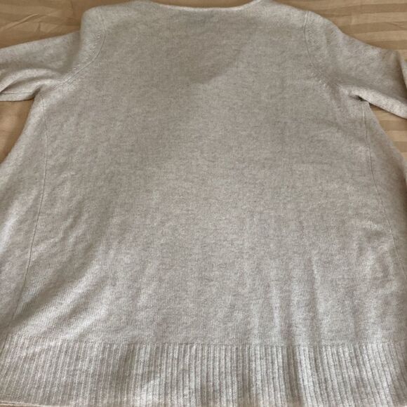 C By Bloomingdales 2 Ply Cashmere Foley Tunic in Heather Tan. Size XS. - Picture 6 of 7